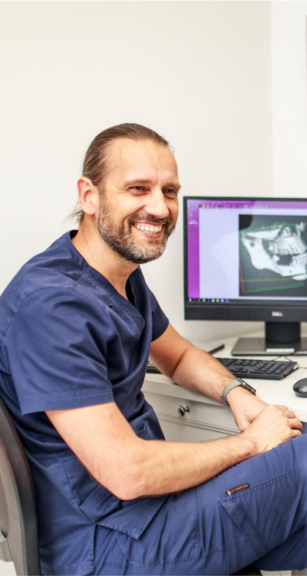 Dr Marcin Tutak, specjalista protetyki stomatologicznej, współzałożyciel Aesthetic Dent
